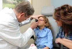 Os principais sintomas da fratura do nariz de uma criança