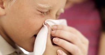 Wir behandeln eine laufende Nase bei Kindern mit Volksmedizin