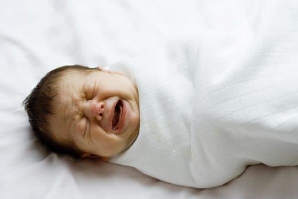 Znaki otitisa pri novorojenčkih in dojenčkih